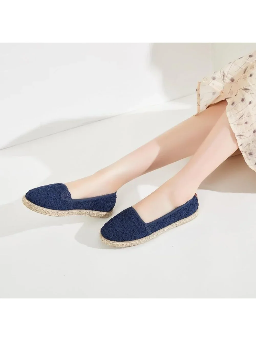 Women's Navy Blue Rubber Flower Embroidered Comfortable Round Toe Ballet Flat